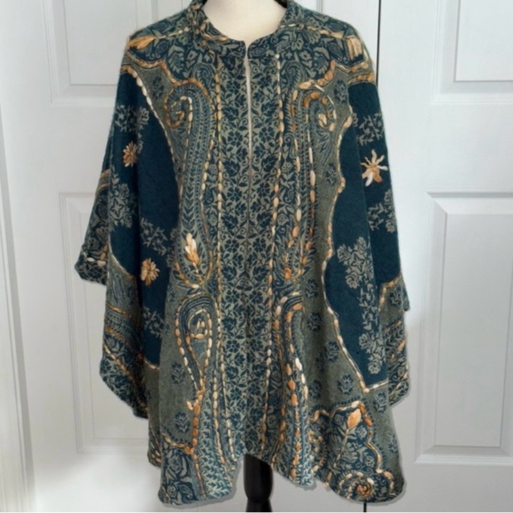 Wool Woven Tapestry Cape - Picture 2 of 4